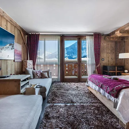 Superbe Avec 5 Chambres, Jacuzzi Et Services De Luxe, A 300m Des Pistes A Village - Fr-1-562-21 Шале