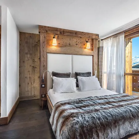 Domek alpejski Superbe Avec 5 Chambres, Jacuzzi Et Services De Luxe, A 300m Des Pistes A Village - Fr-1-562-21 Courchevel